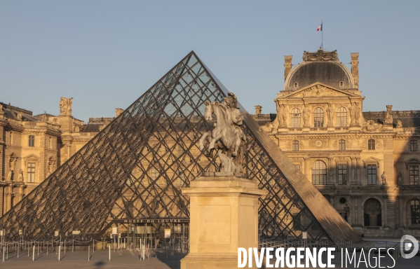 Confinement : quartier du louvre un samedi ensoleille