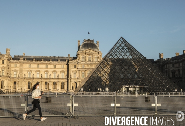 Confinement : quartier du louvre un samedi ensoleille