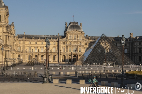 Confinement : quartier du louvre un samedi ensoleille