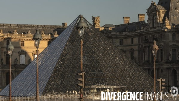 Confinement : quartier du louvre un samedi ensoleille