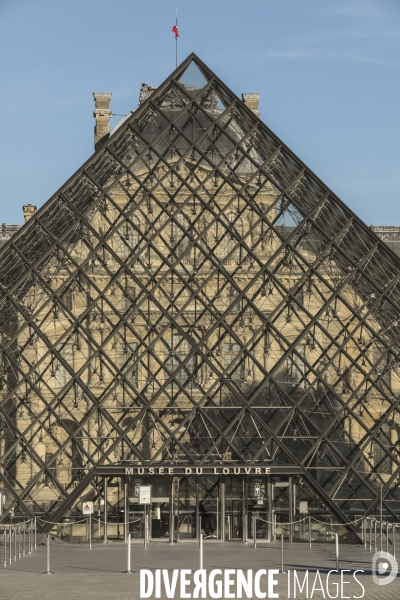 Confinement : quartier du louvre un samedi ensoleille