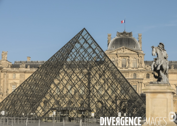 Confinement : quartier du louvre un samedi ensoleille