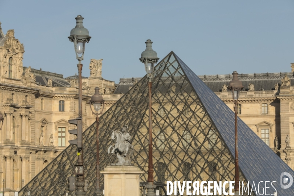 Confinement : quartier du louvre un samedi ensoleille