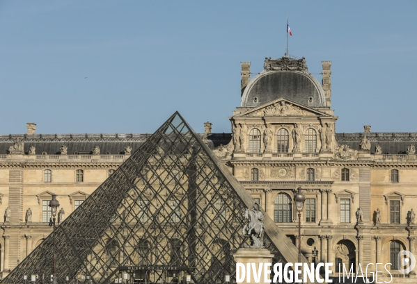 Confinement : quartier du louvre un samedi ensoleille