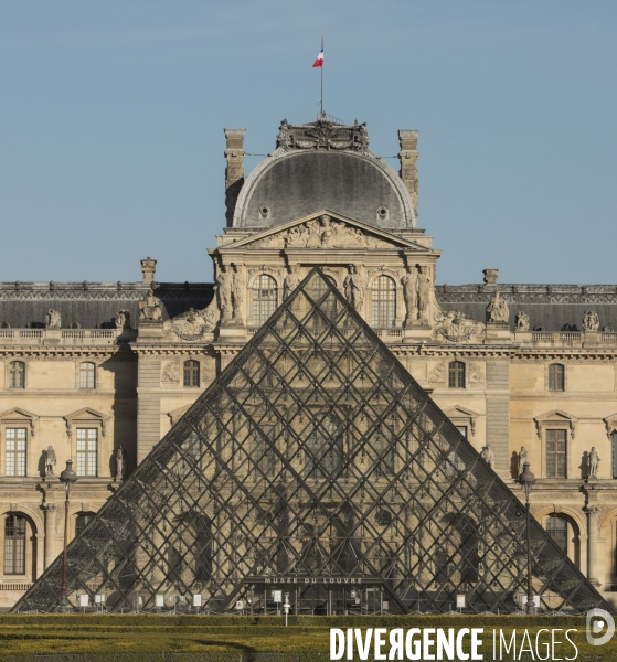 Confinement : quartier du louvre un samedi ensoleille