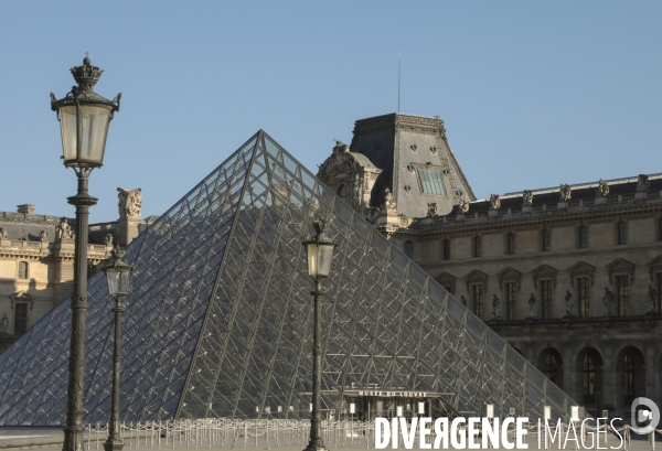 Confinement : quartier du louvre un samedi ensoleille