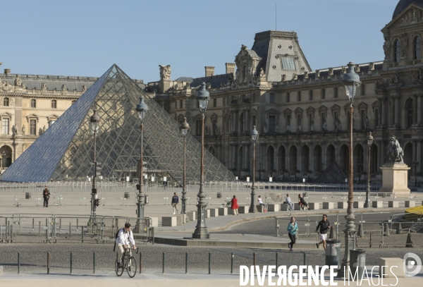 Confinement : quartier du louvre un samedi ensoleille