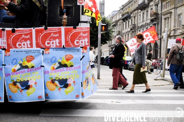 Manifestation à Strasbourg, journée d action syndicale mondiale pour le « travail décent »