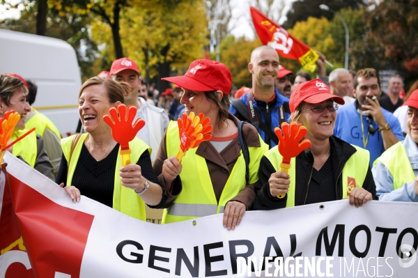 Manifestation à Strasbourg, journée d action syndicale mondiale pour le « travail décent »