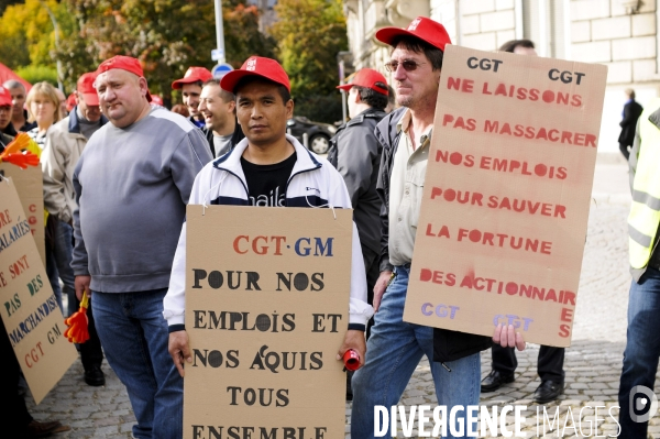 Manifestation à Strasbourg, journée d action syndicale mondiale pour le « travail décent »