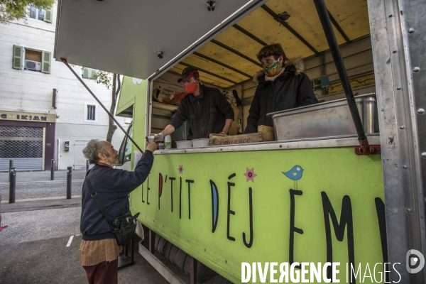 Petit-déjeuner de l association Emmaüs au 22ème jour de confinement