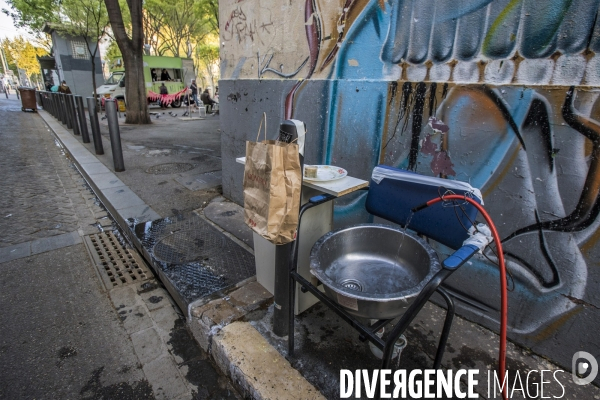 Petit-déjeuner de l association Emmaüs au 22ème jour de confinement