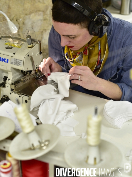 Production parisienne de masques textiles anti-projections simples par la marque EMINENCE. Covid-19. The Covid-19. Parisian production of simple anti-splash textile masks by EMINENCE.