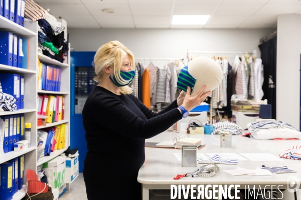 Production de masques en tissu à l usine Saint James