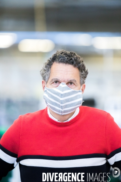 Production de masques en tissu à l usine Saint James