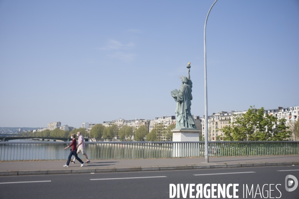 Paris, ville sous confinement depuis 27 jours.