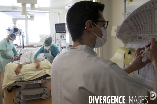 Un après-midi au service réanimation Covid-19 du CHRU de Tours