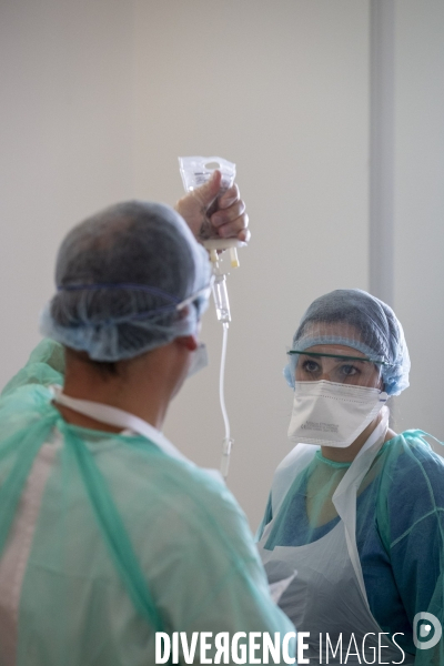 Un après-midi au service réanimation Covid-19 du CHRU de Tours