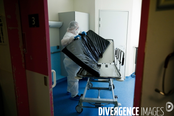 COVID-19. Service des urgences de la clinique Gentilly à Nancy