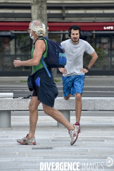 Jogging interdit en journée, place aux autres pratiques sportives, pendant le confinement Covid-19. Jogging prohibited during the day, make way for other sports, during the Covid-19 confinement.