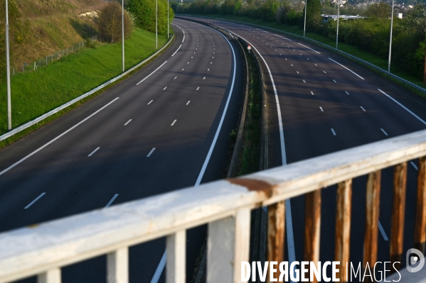 Autoroute de Normandie. Week-end de Pâques. Confinement 27 et 28ème jour.