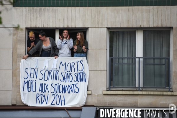 Applaudissements pour les soignants. Confinement. 24ème jour.