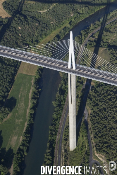 Vue aérienne du pont de Millau