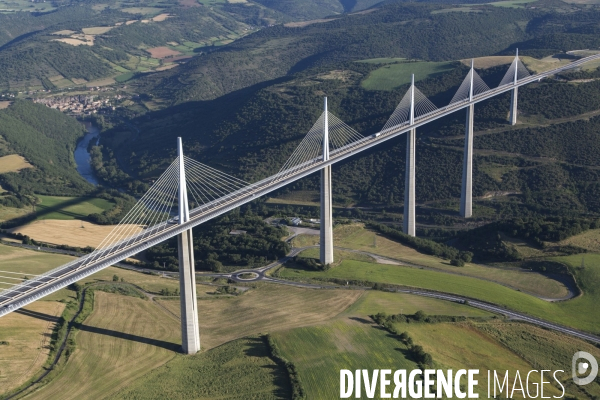 Vue aérienne du pont de Millau