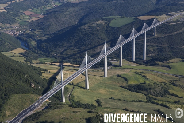 Vue aérienne du pont de Millau