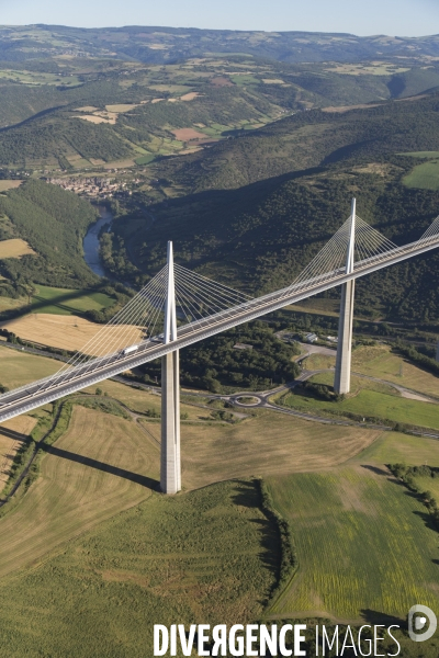 Vue aérienne du pont de Millau