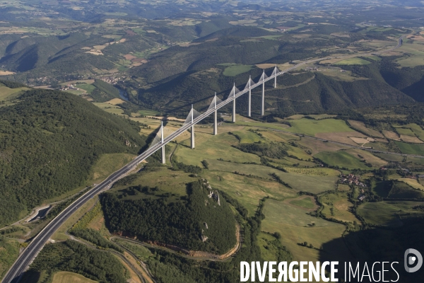 Vue aérienne du pont de Millau