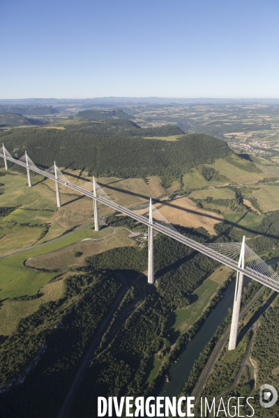 Vue aérienne du pont de Millau