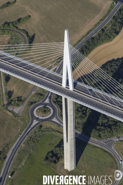 Vue aérienne du pont de Millau