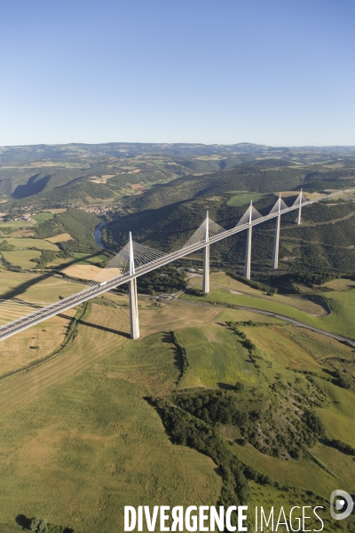 Vue aérienne du pont de Millau