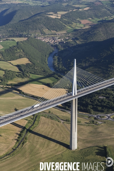 Vue aérienne du pont de Millau