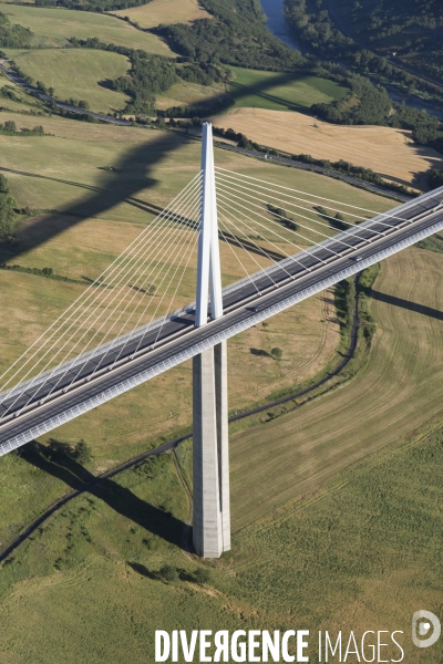 Vue aérienne du pont de Millau