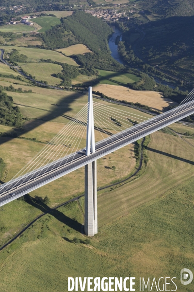 Vue aérienne du pont de Millau