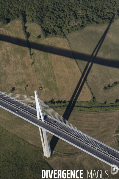 Vue aérienne du pont de Millau