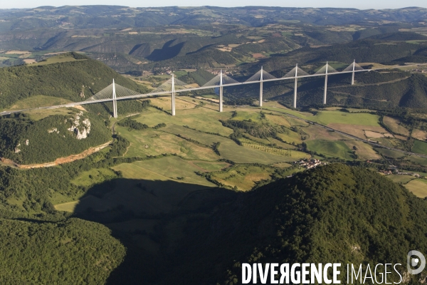 Vue aérienne du pont de Millau