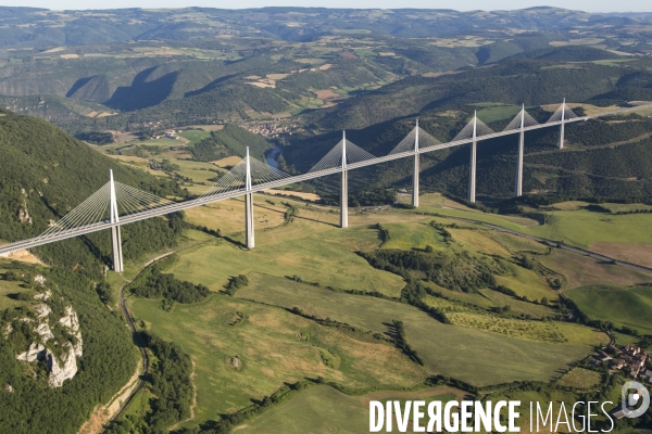 Vue aérienne du pont de Millau