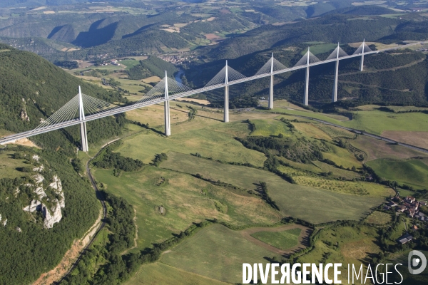 Vue aérienne du pont de Millau