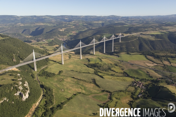 Vue aérienne du pont de Millau