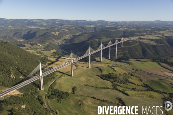 Vue aérienne du pont de Millau