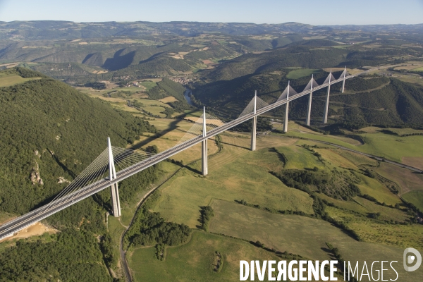 Vue aérienne du pont de Millau