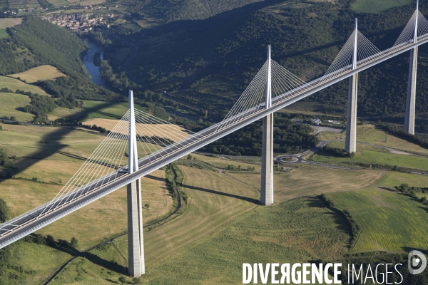 Vue aérienne du pont de Millau