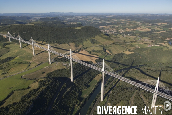 Vue aérienne du pont de Millau