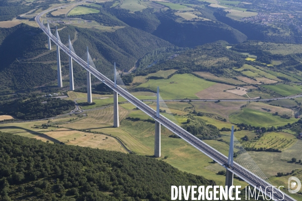 Vue aérienne du pont de Millau