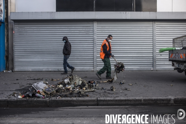 Detail du quotidien parisien vide sous confinement covid19.