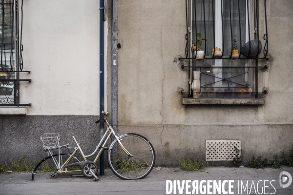 Detail du quotidien parisien vide sous confinement covid19.