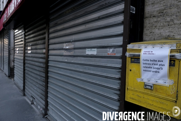 Les Parisiens durant le confinement pendant le Coronavirus Covid -19. Confined Parisians living during the Coronavirus Covid-19.